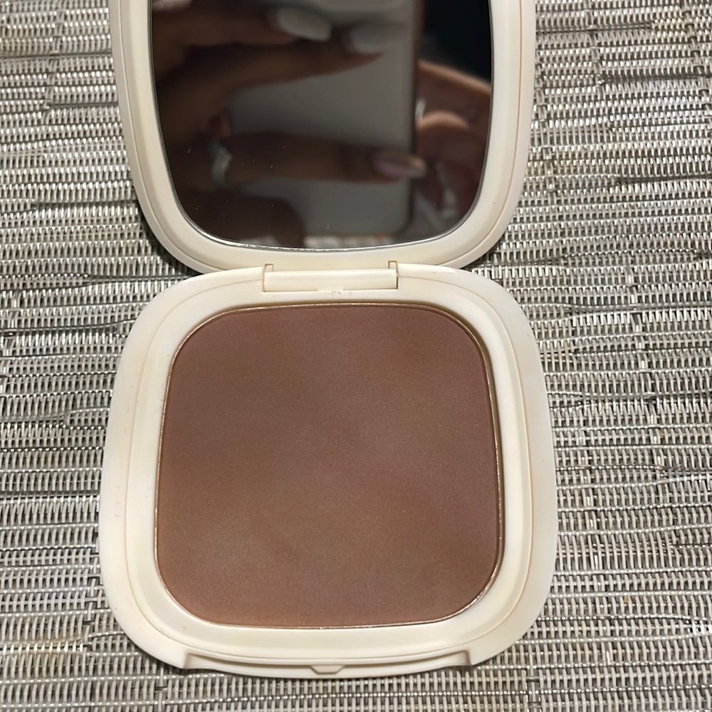 VESCA; Soft-Matte Bronzing Powder. - Picture 3 of 4